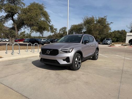 2026 Volvo XC40 Plus, B5 AWD Gas (mild hybrid), Dark