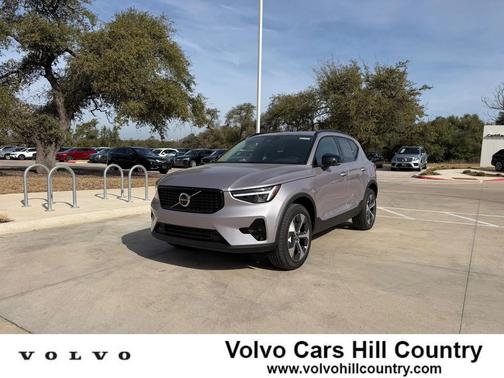 2026 Volvo XC40 Plus, B5 AWD Gas (mild hybrid), Dark