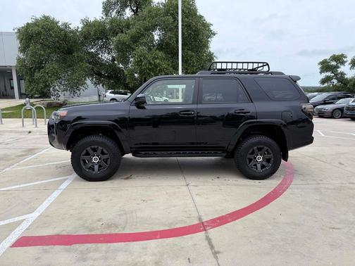 Midnight Black Metallic 2022 Toyota 4Runner Trail Special Edition