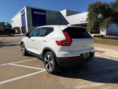 2026 Volvo XC40 B5 Plus