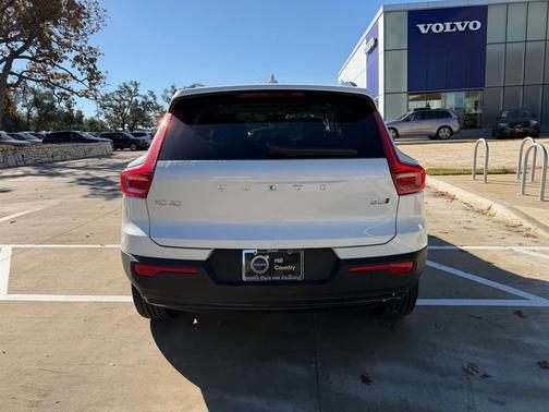 2026 Volvo XC40 B5 Plus