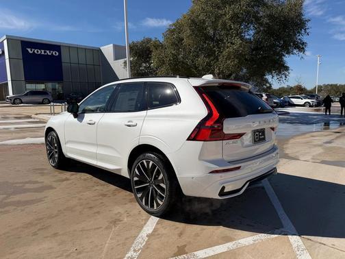 2026 Volvo XC60 B5 Ultra