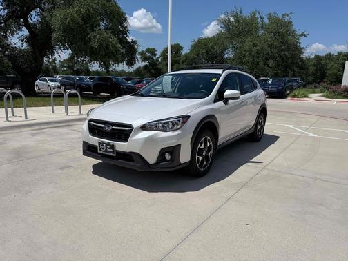 Crystal White Pearl 2018 Subaru Crosstrek 2.0i Premium