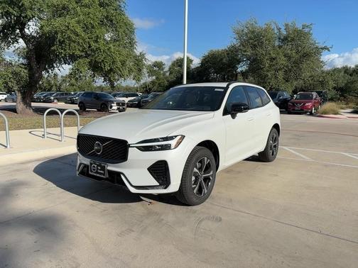 Crystal White 2027 Volvo XC60 Core