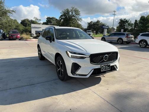 Crystal White 2027 Volvo XC60 Core