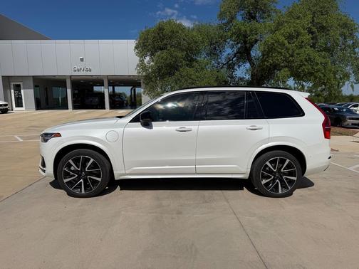 2023 Volvo XC90 Recharge Plug-In Hybrid T8 Plus Dark Theme 7-Seater