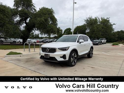 Crystal White Metallic 2024 Volvo XC40 B5 Ultimate Bright Theme