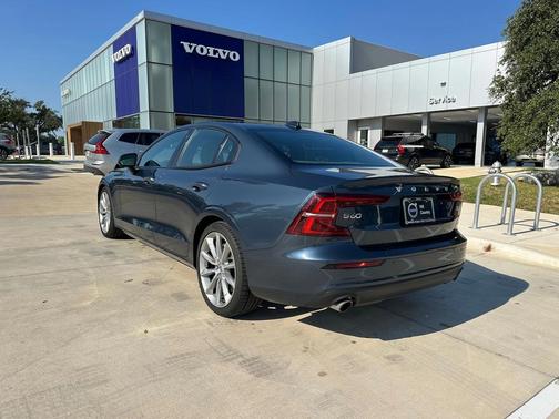 2020 Volvo S60 T5 Momentum