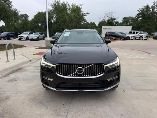 Onyx Black Metallic 2023 Volvo XC60 Recharge Plug-In Hybrid T8 Plus Bright Theme