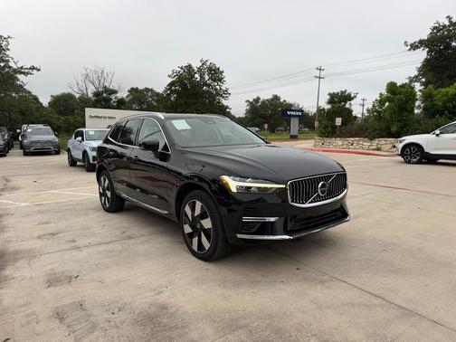Onyx Black Metallic 2023 Volvo XC60 Recharge Plug-In Hybrid T8 Plus Bright Theme