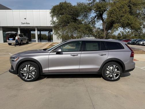 2026 Volvo V60 Cross Country Plus, B5 AWD Gas (mild hybrid)