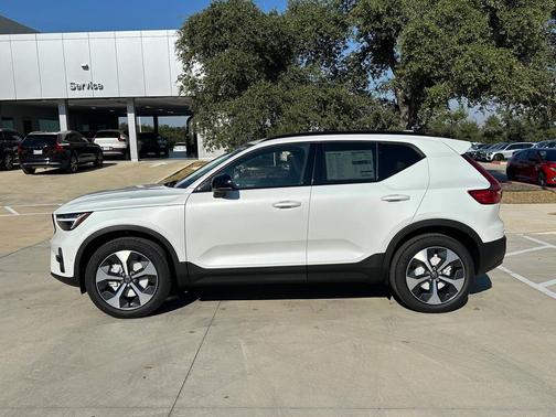 2026 Volvo XC40 B5 Plus