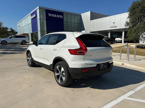2026 Volvo XC40 B5 Plus