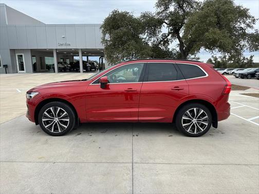 2022 Volvo XC60 B5 Momentum