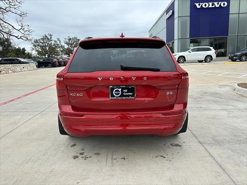 2022 Volvo XC60 B5 Momentum