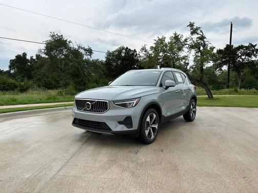 2024 Volvo XC40 B5 Core Bright Theme
