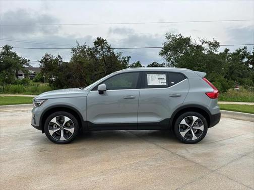2024 Volvo XC40 B5 Core Bright Theme