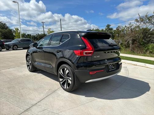2025 Volvo XC40 B5 Plus Bright Theme