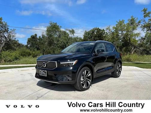 2025 Volvo XC40 B5 Plus Bright Theme
