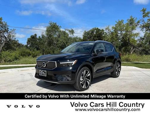 Onyx Black Metallic 2025 Volvo XC40 B5 Plus Bright Theme