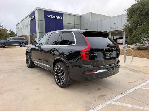 Onyx Black 2027 Volvo XC90 Plus