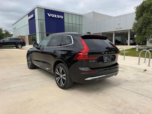 Onyx Black Metallic 2023 Volvo XC60 B5 Plus Bright Theme