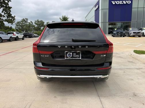 Onyx Black Metallic 2023 Volvo XC60 B5 Plus Bright Theme