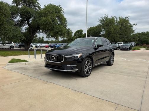 Onyx Black Metallic 2023 Volvo XC60 B5 Plus Bright Theme
