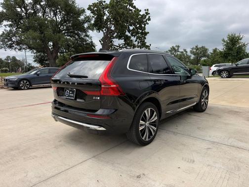 Onyx Black Metallic 2023 Volvo XC60 B5 Plus Bright Theme
