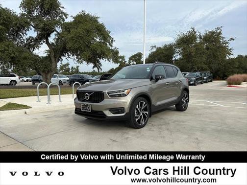 2022 Volvo XC40 T5 R-Design