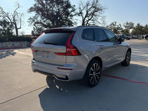 2023 Volvo XC60 B5 Plus Dark Theme