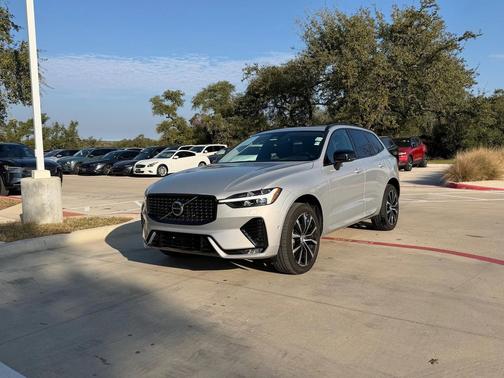 2023 Volvo XC60 B5 Plus Dark Theme