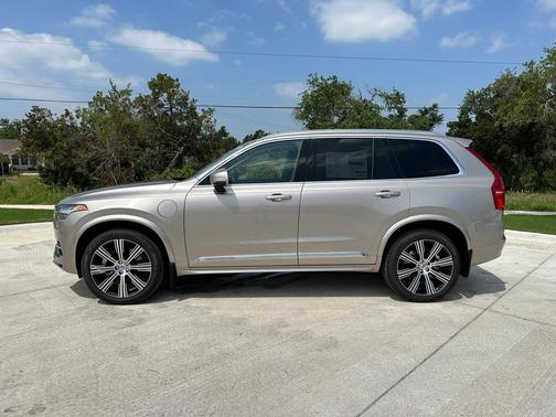 2024 Volvo XC90 Recharge Plug-In Hybrid T8 Plus Bright Theme 7-Seater