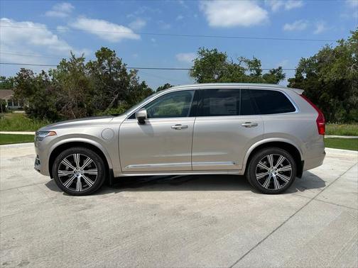 2024 Volvo XC90 Recharge Plug-In Hybrid T8 Plus Bright Theme 7-Seater