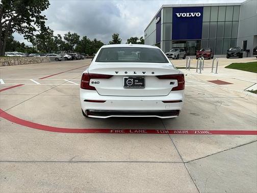 2024 Volvo S60 Recharge Plug-In Hybrid T8 Ultimate Black Edition