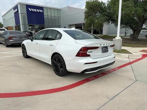 2024 Volvo S60 Recharge Plug-In Hybrid T8 Ultimate Black Edition