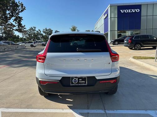 2026 Volvo XC40 B5 Plus
