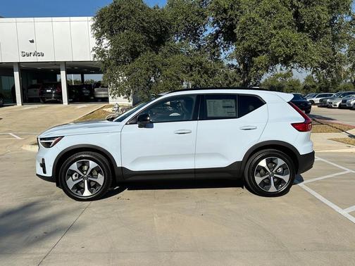 2026 Volvo XC40 B5 Plus