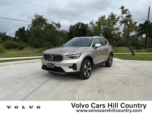 2024 Volvo XC40 B5 Plus Bright Theme