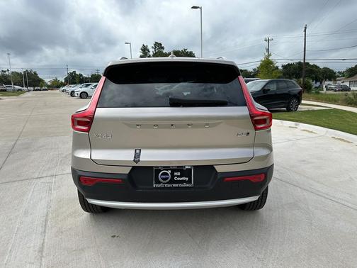 2024 Volvo XC40 B5 Plus Bright Theme