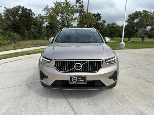 2024 Volvo XC40 B5 Plus Bright Theme