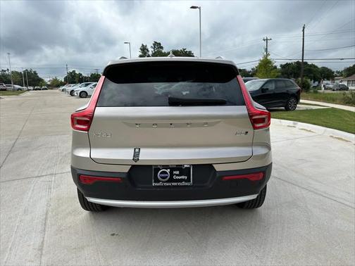 2024 Volvo XC40 B5 Plus Bright Theme