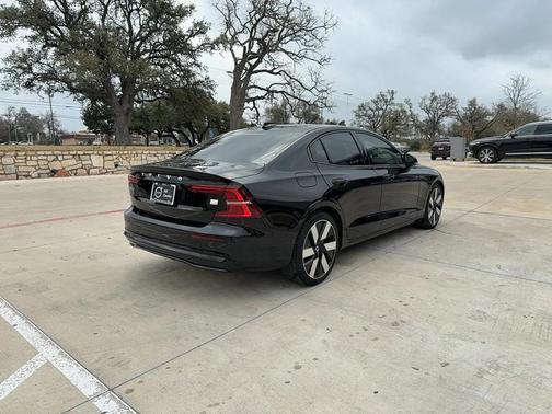 2023 Volvo S60 Recharge Plug-In Hybrid T8 Plus Dark Theme