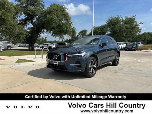 2022 Volvo XC60 B5 Momentum
