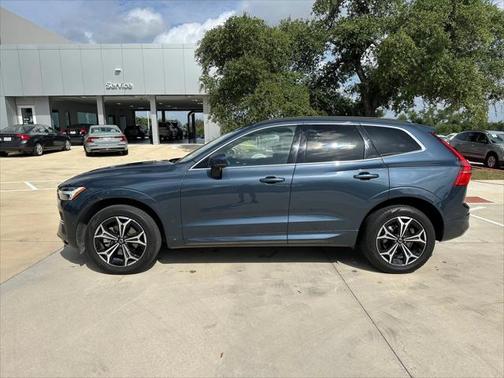 2022 Volvo XC60 B5 Momentum
