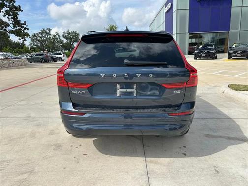 2022 Volvo XC60 B5 Momentum