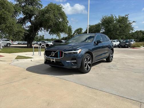 2022 Volvo XC60 B5 Momentum