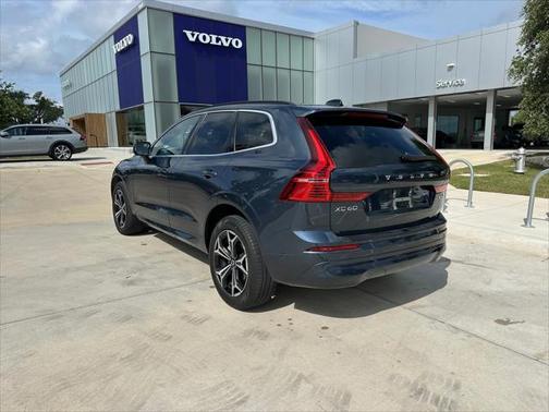 2022 Volvo XC60 B5 Momentum