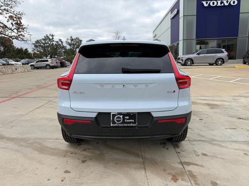 2026 Volvo XC40 B5 Plus
