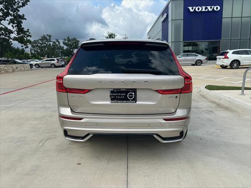 2024 Volvo XC60 B5 Plus Dark Theme